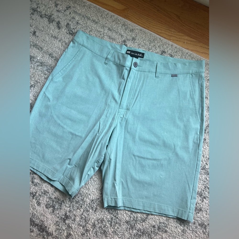 Travis Mathew Golf Shorts size 38